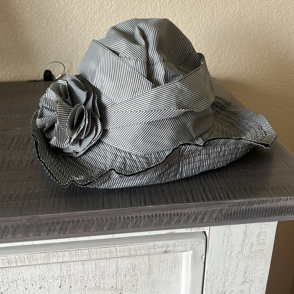 Foldable Elegant Women's Striped Hat in Black and White with flower on brim